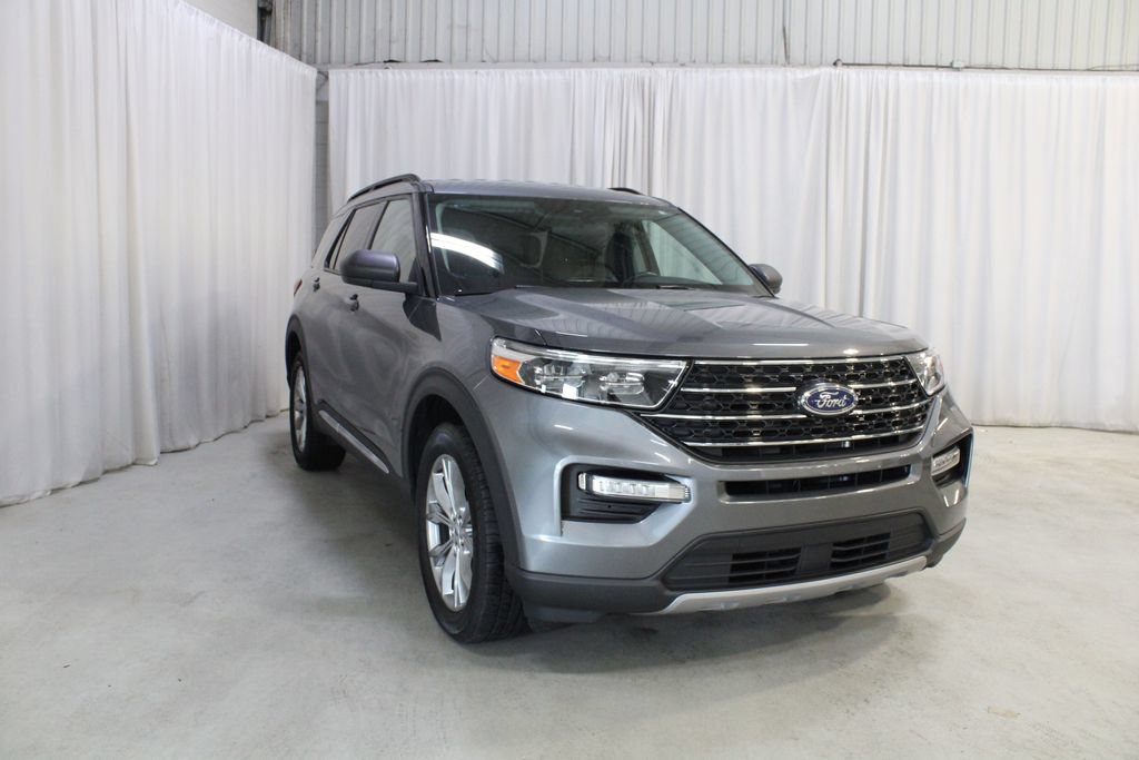 Used 2023 Ford Explorer XLT w/ Equipment Group 202A AWD/4WD image 39