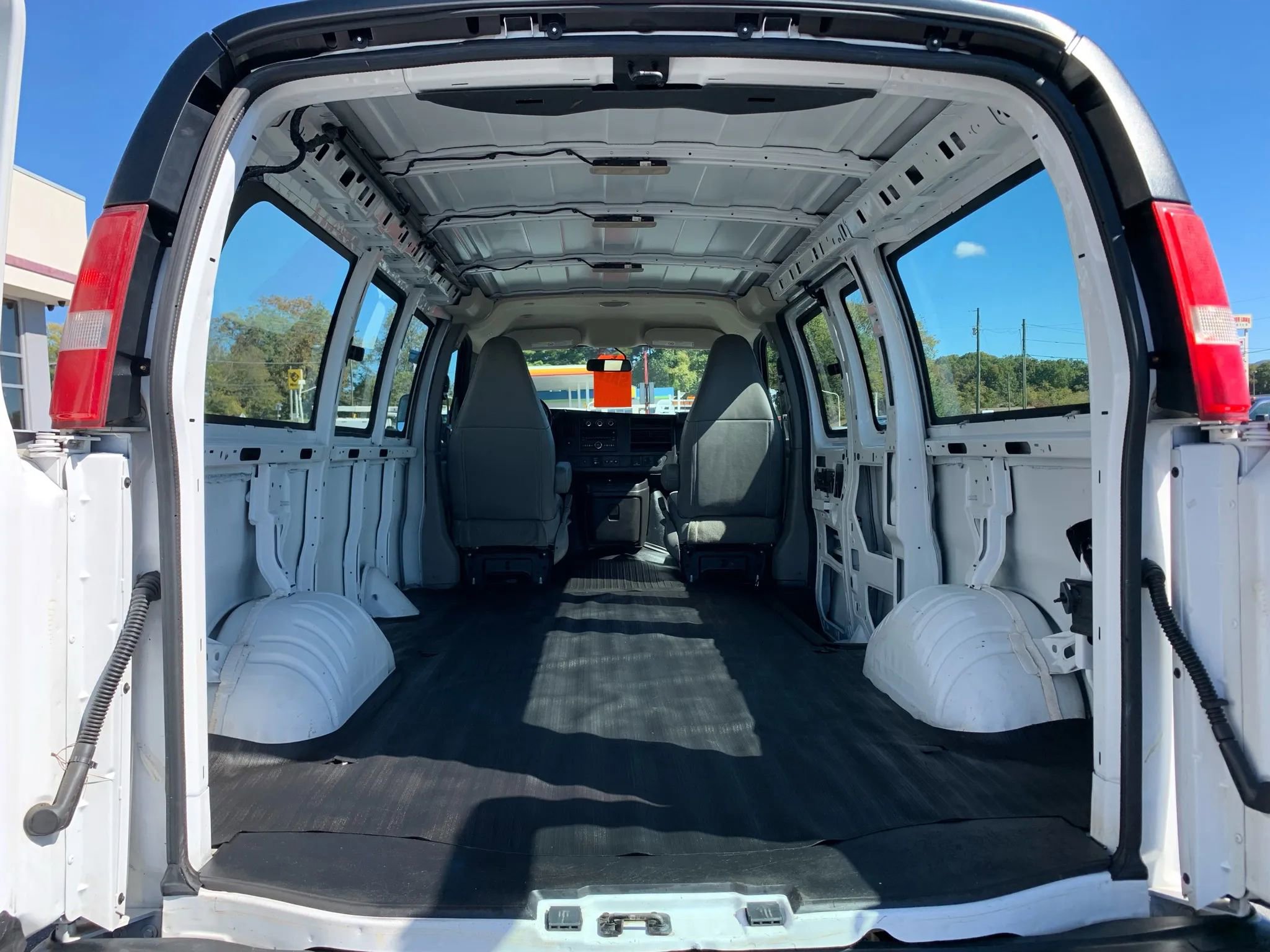 Used 2017 Chevrolet Express 2500 image 34