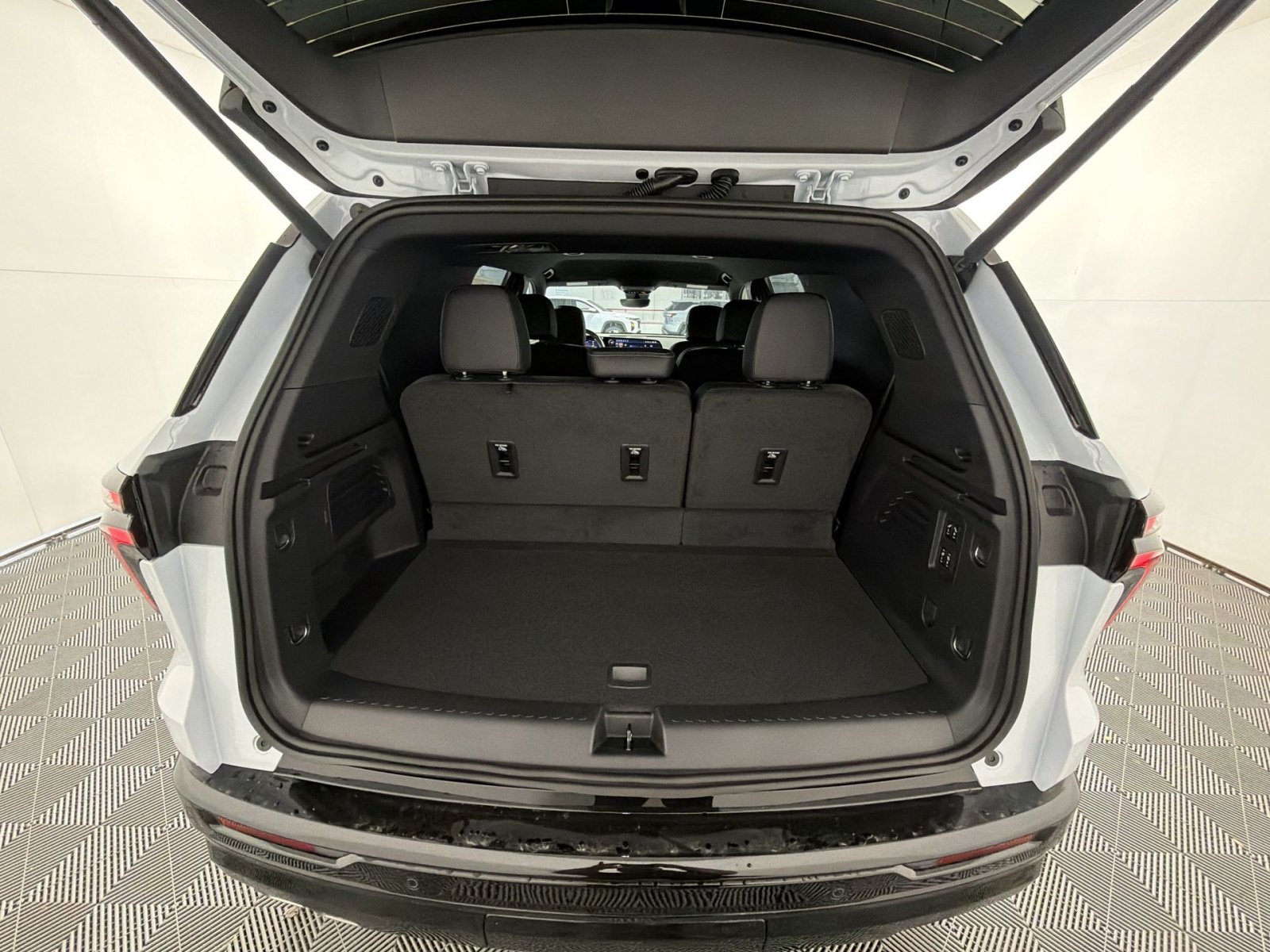 New 2026 Chevrolet Traverse High Country FWD image 26