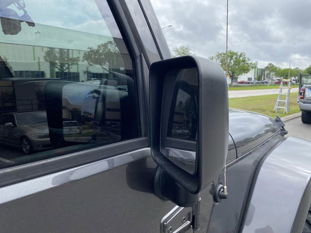 Used 2018 Jeep Wrangler Unlimited Sahara AWD/4WD image 19