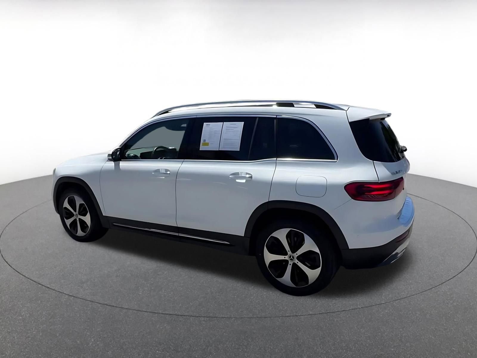 Used 2025 Mercedes-Benz GLB 250 4MATIC image 10