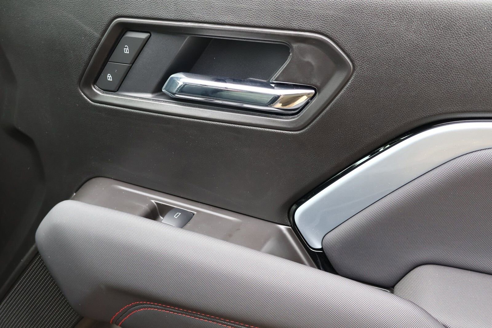 New 2025 Chevrolet Colorado Z71 w/ Midnight Edition image 33