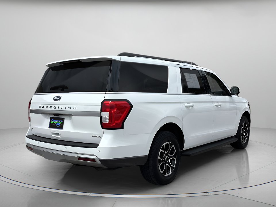Certified 2024 Ford Expedition Max XLT image 3