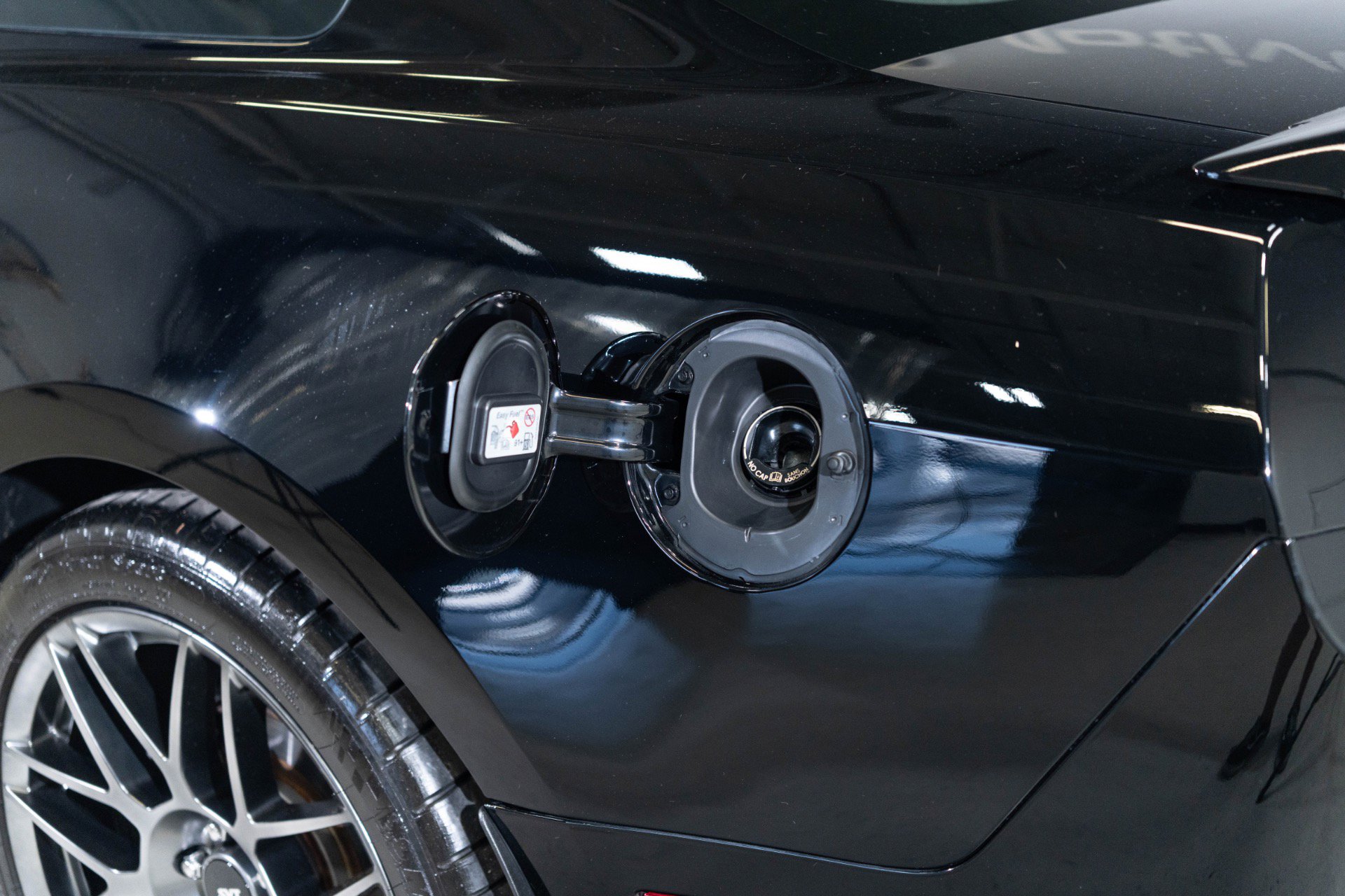 Used 2012 Ford Mustang Shelby GT500 w/ SVT Performance Pkg RWD image 8