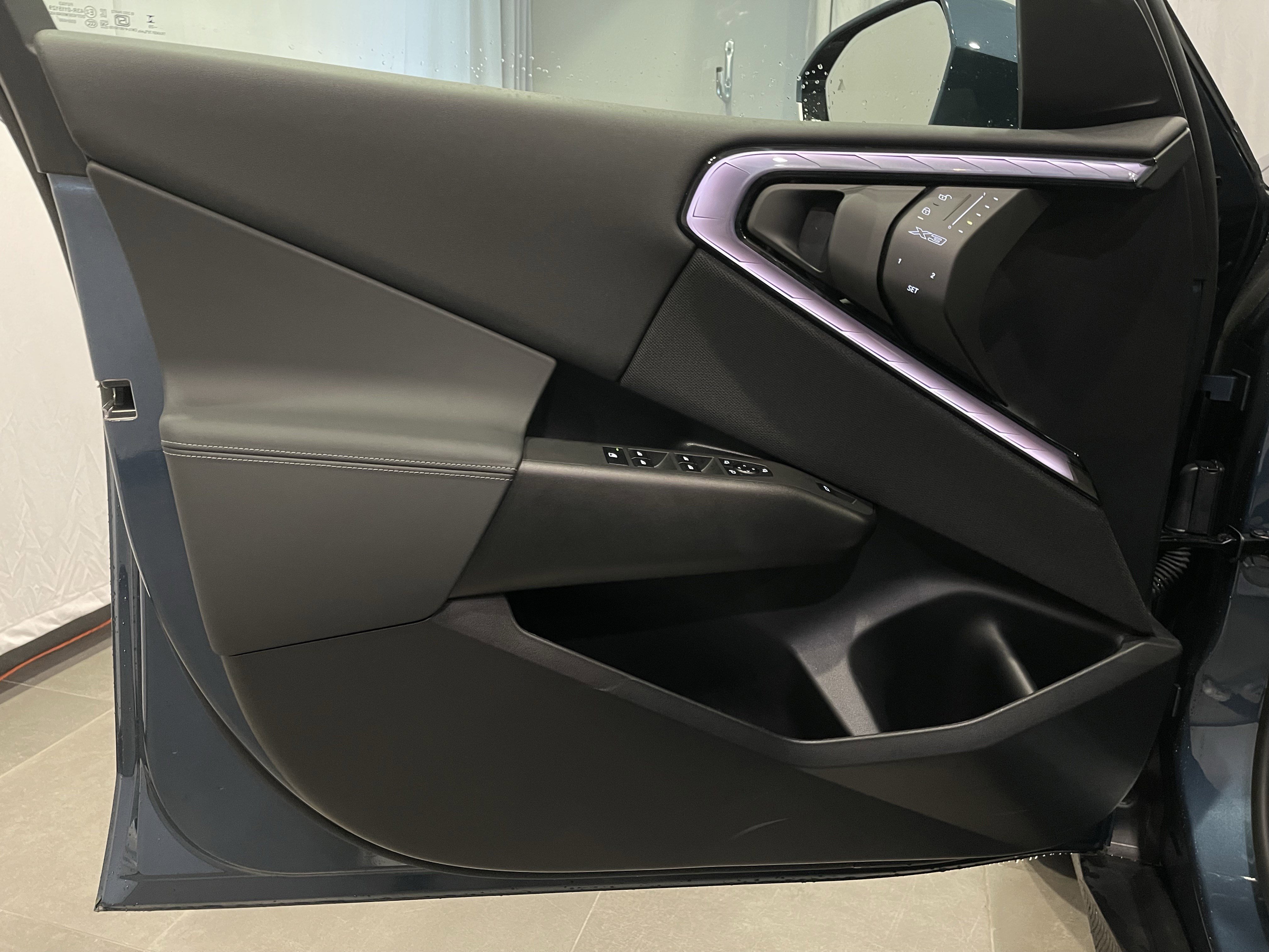 Used 2025 BMW X3 xDrive30i w/ Convenience Package image 12