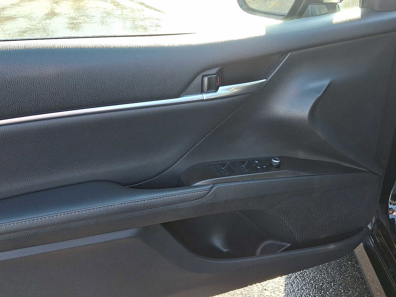 Used 2021 Toyota Camry XLE w/ Navigation Package image 12