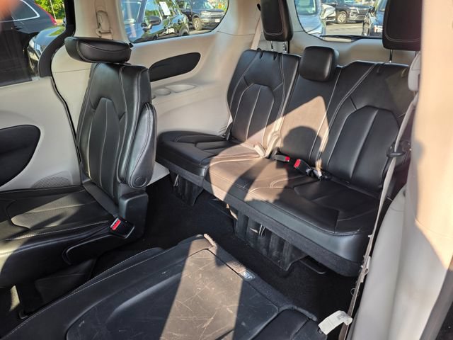 Used 2023 Chrysler Pacifica Touring-L FWD image 33