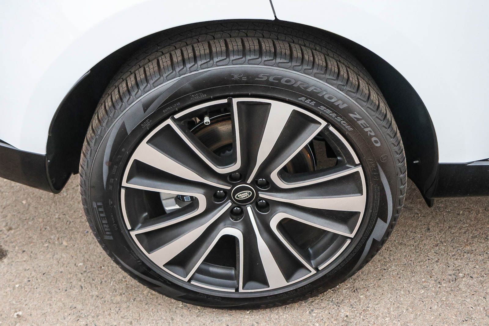 New 2025 Land Rover Range Rover SE AWD/4WD image 12
