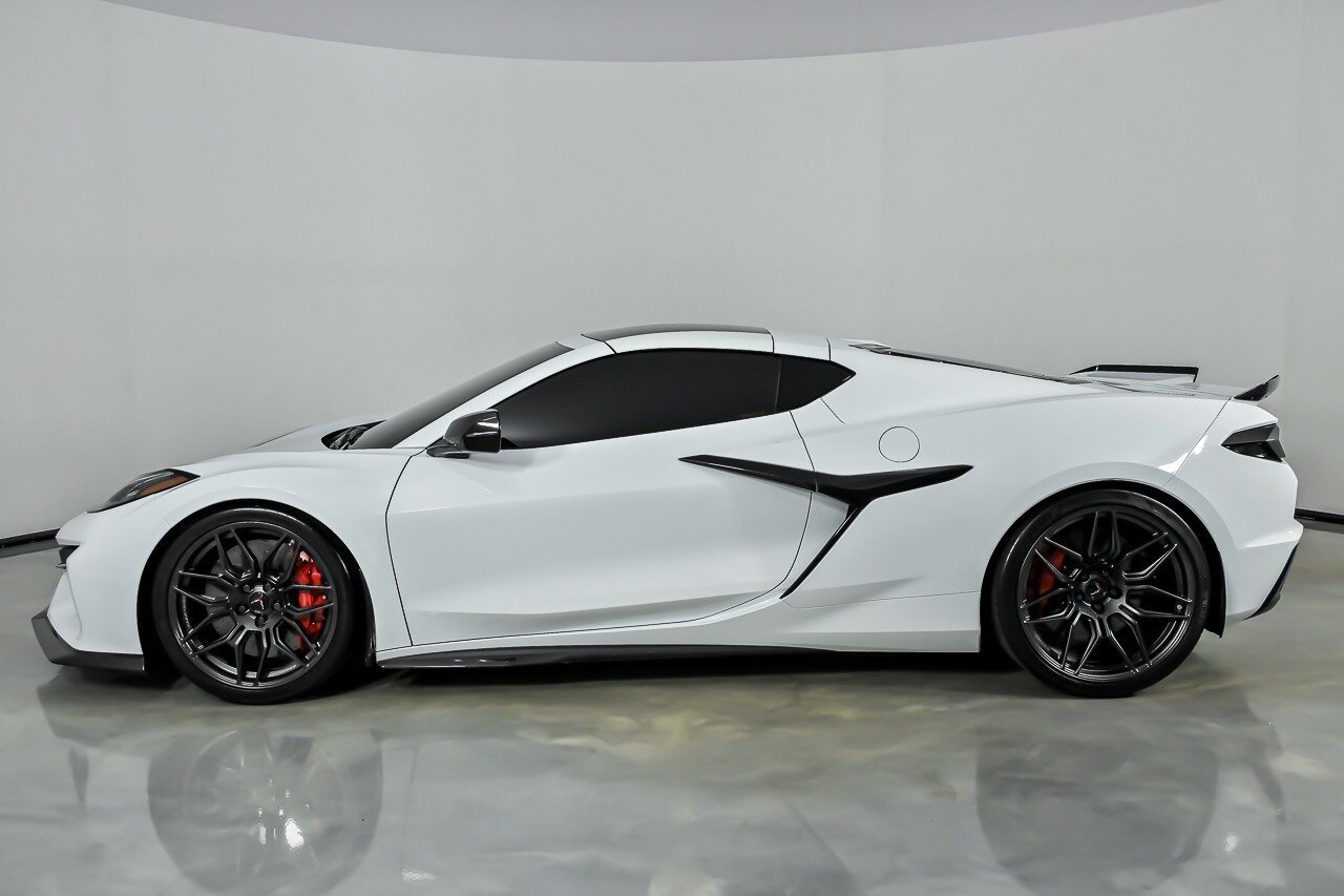 Used 2023 Chevrolet Corvette Z06 w/ Engine Appearance Package RWD image 8