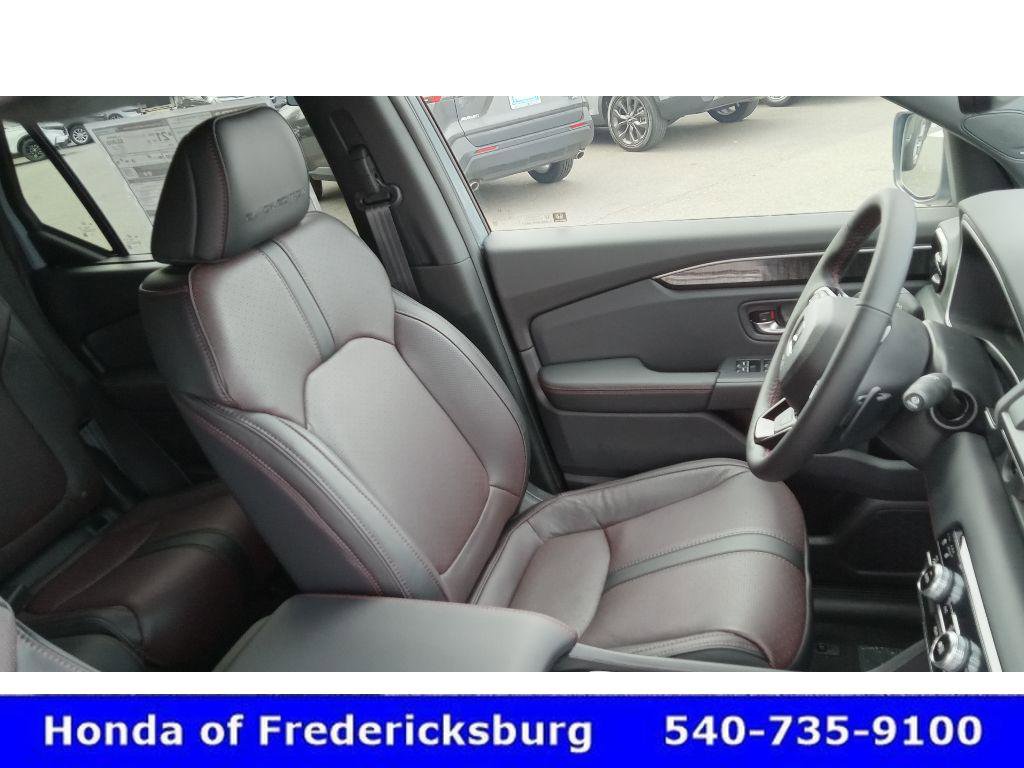 Certified 2025 Honda Pilot Black Edition image 25
