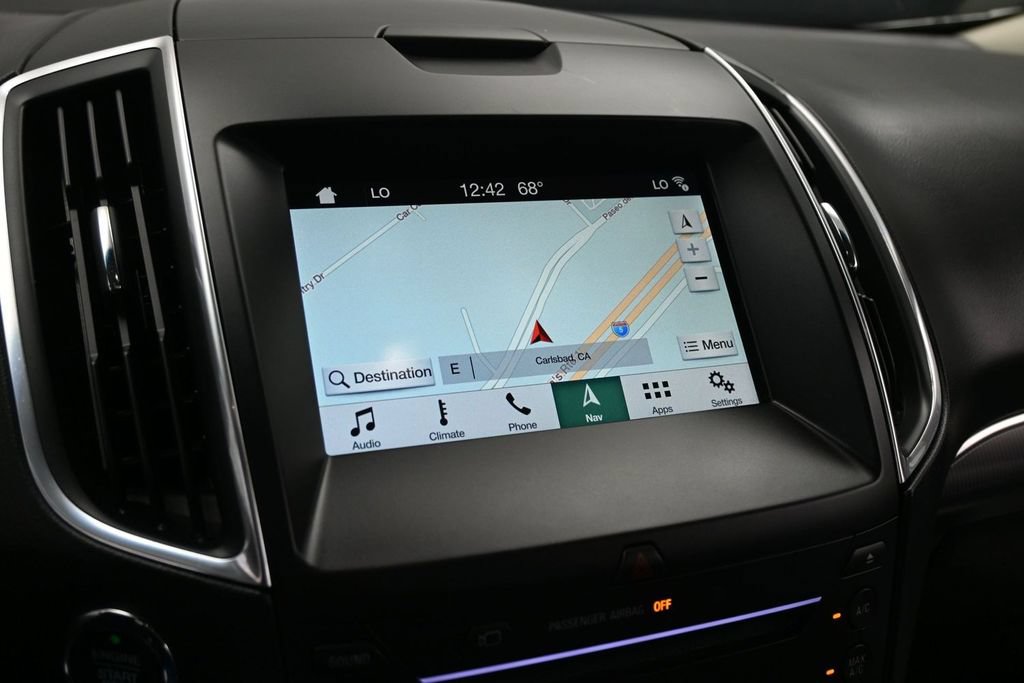 Used 2018 Ford Edge Titanium w/ Equipment Group 302A AWD/4WD image 16