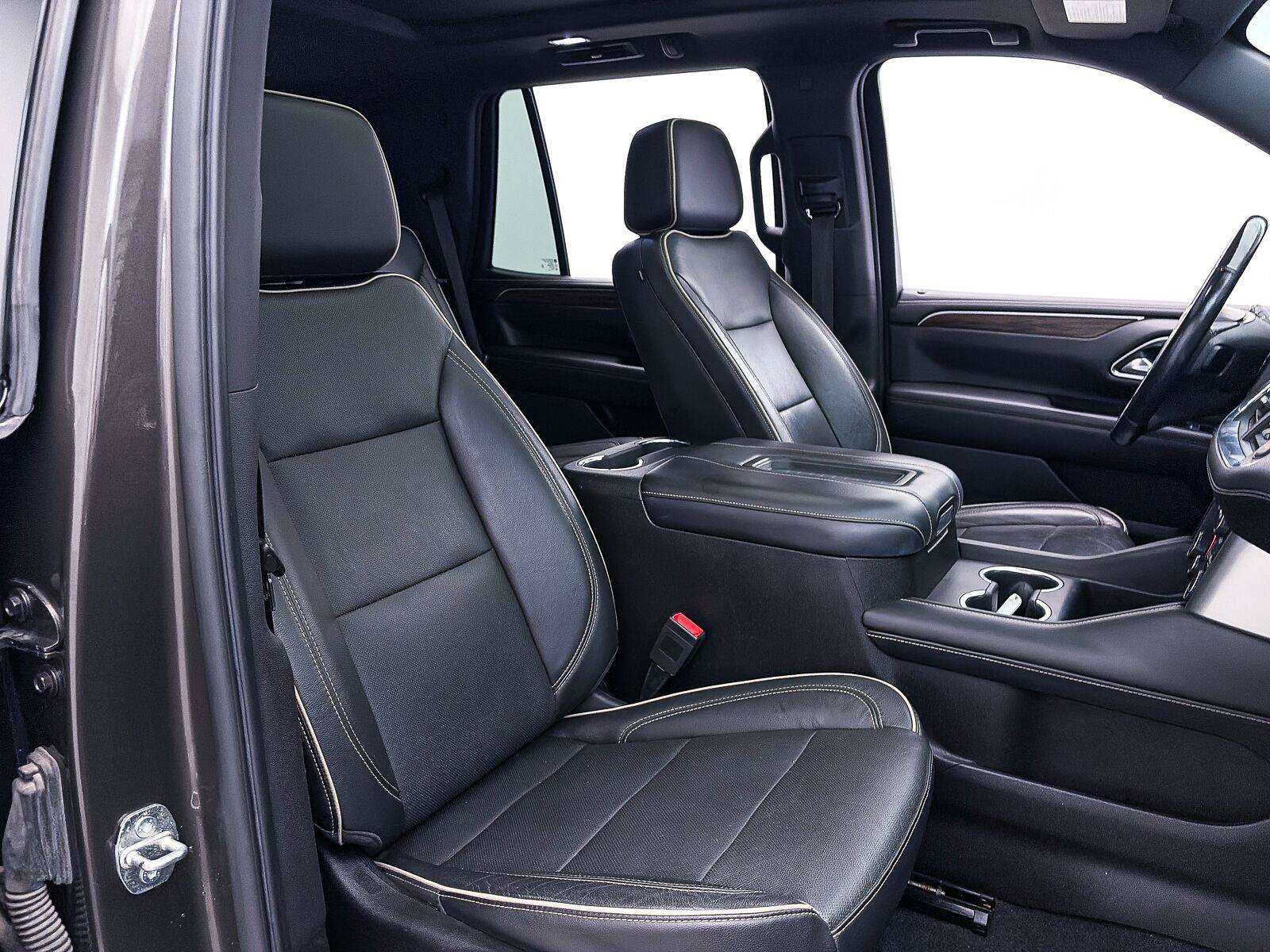 Used 2021 Chevrolet Tahoe Premier w/ Premium Package RWD image 39