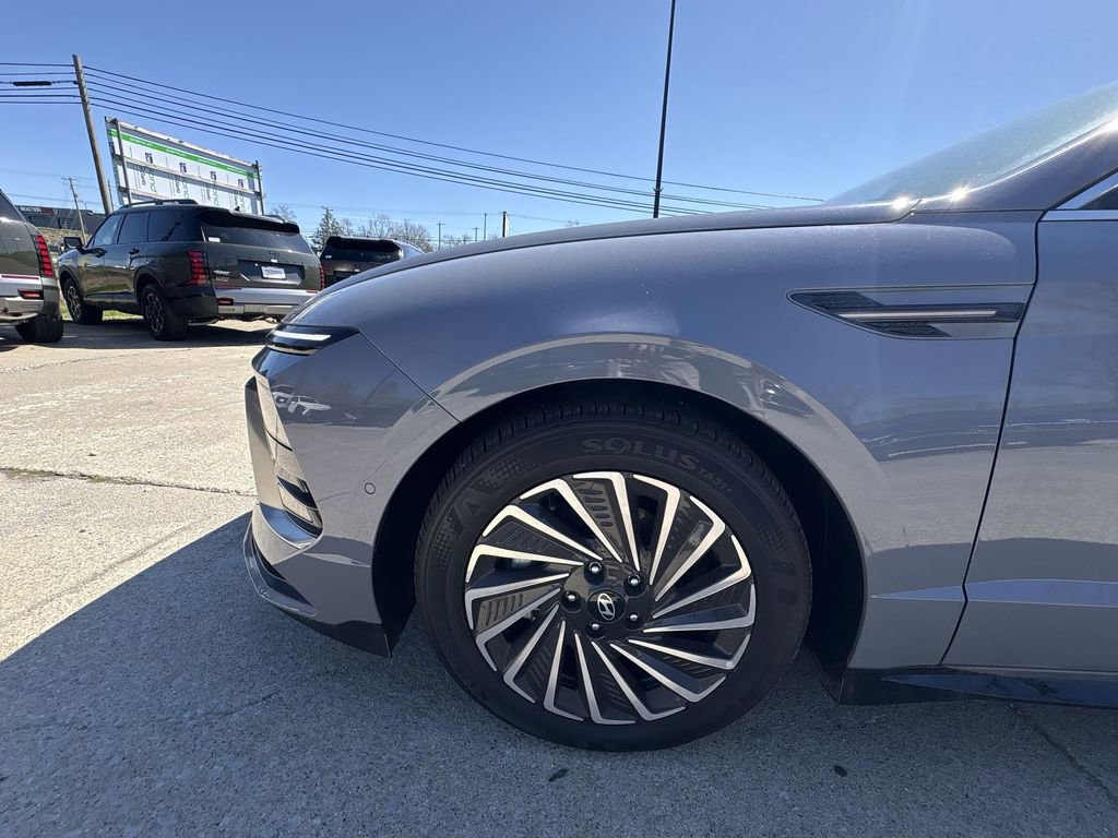 New 2026 Hyundai Sonata Limited FWD image 18