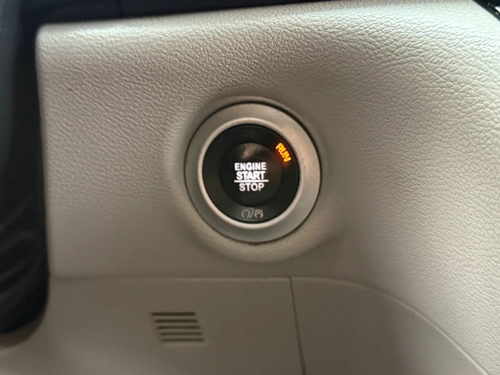 Used 2019 Chrysler Pacifica Touring-L FWD image 35