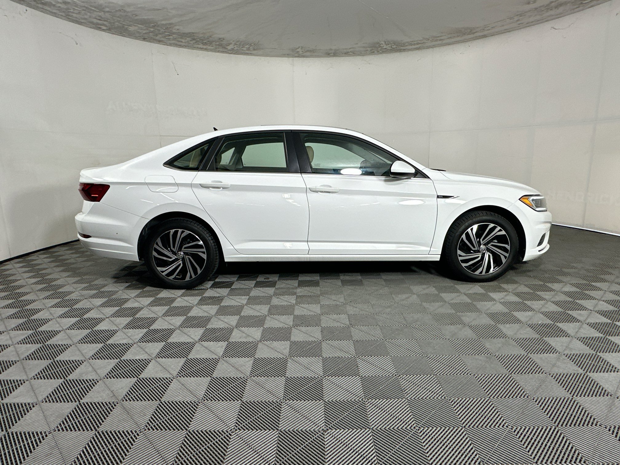 Used 2021 Volkswagen Jetta SEL FWD image 2
