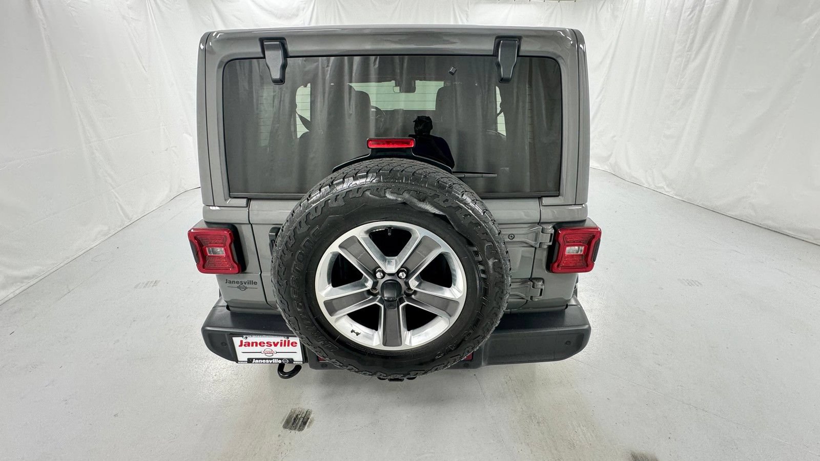 Used 2020 Jeep Wrangler Unlimited Sahara AWD/4WD image 4