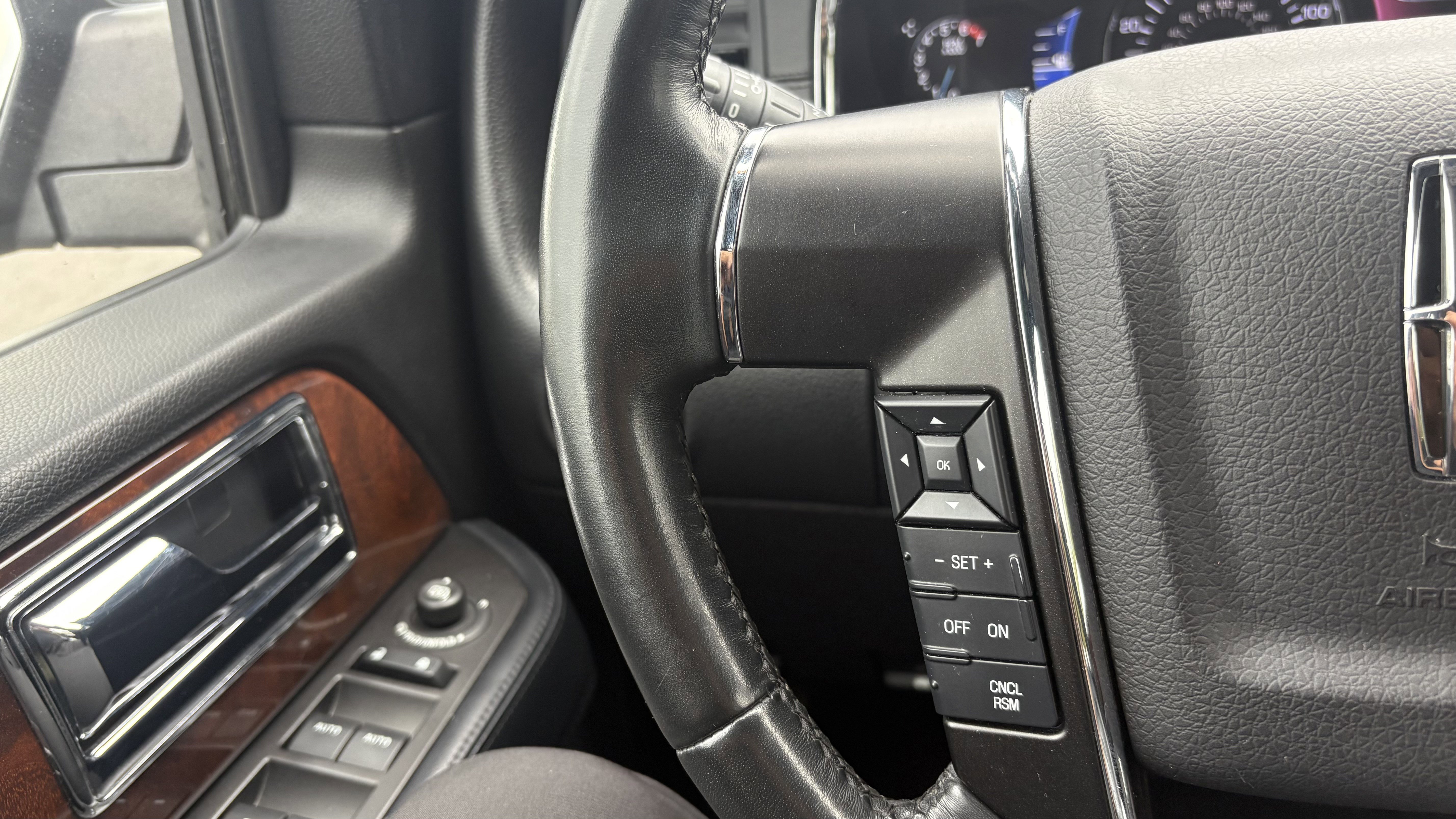 Used 2017 Lincoln Navigator Select image 20