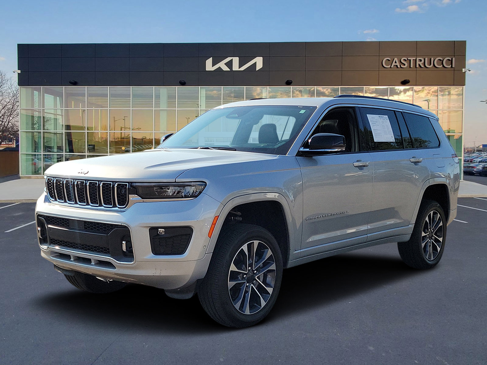 Used 2024 Jeep Grand Cherokee L Overland w/ Advanced Protech Group III image 2