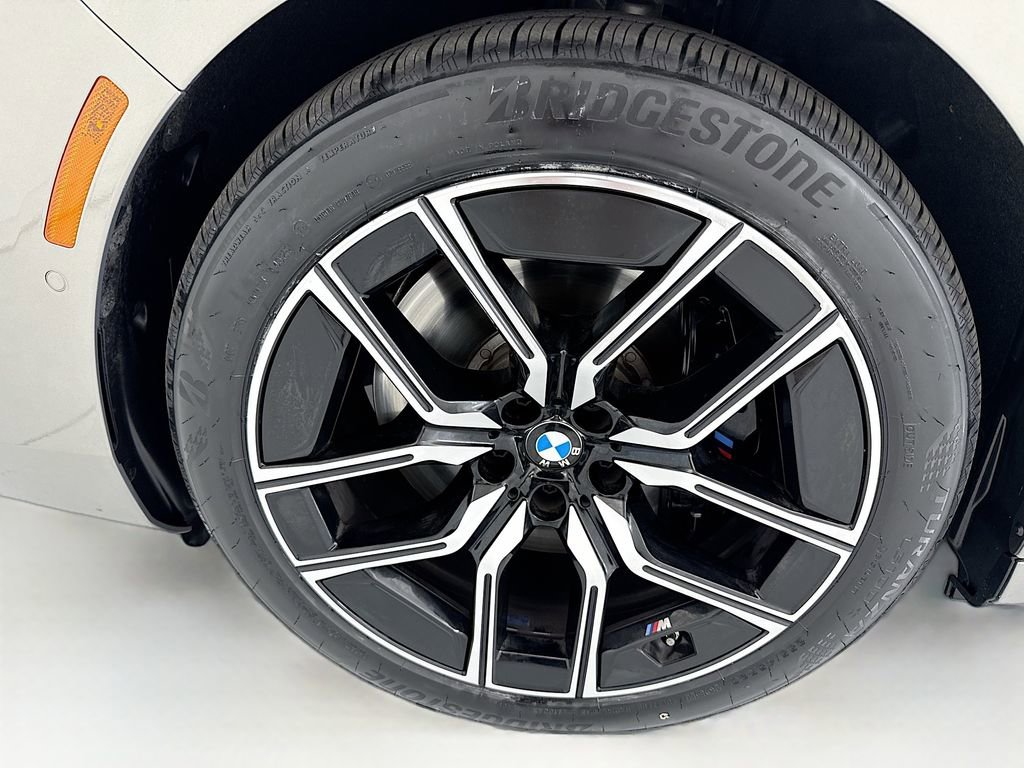 Certified 2025 BMW i7 eDrive50 w/ M Sport Package RWD image 29