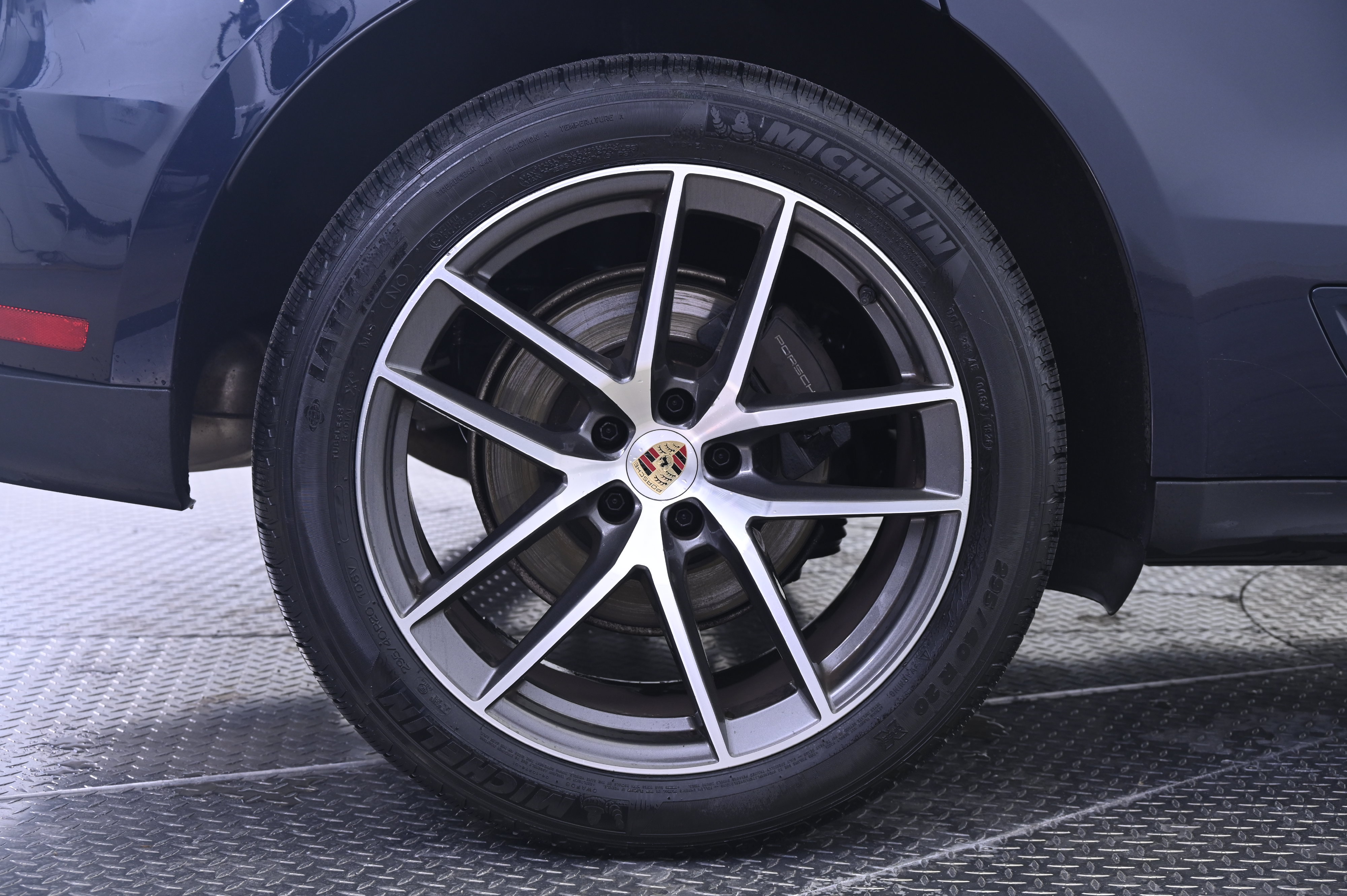 Certified 2023 Porsche Macan AWD/4WD image 13