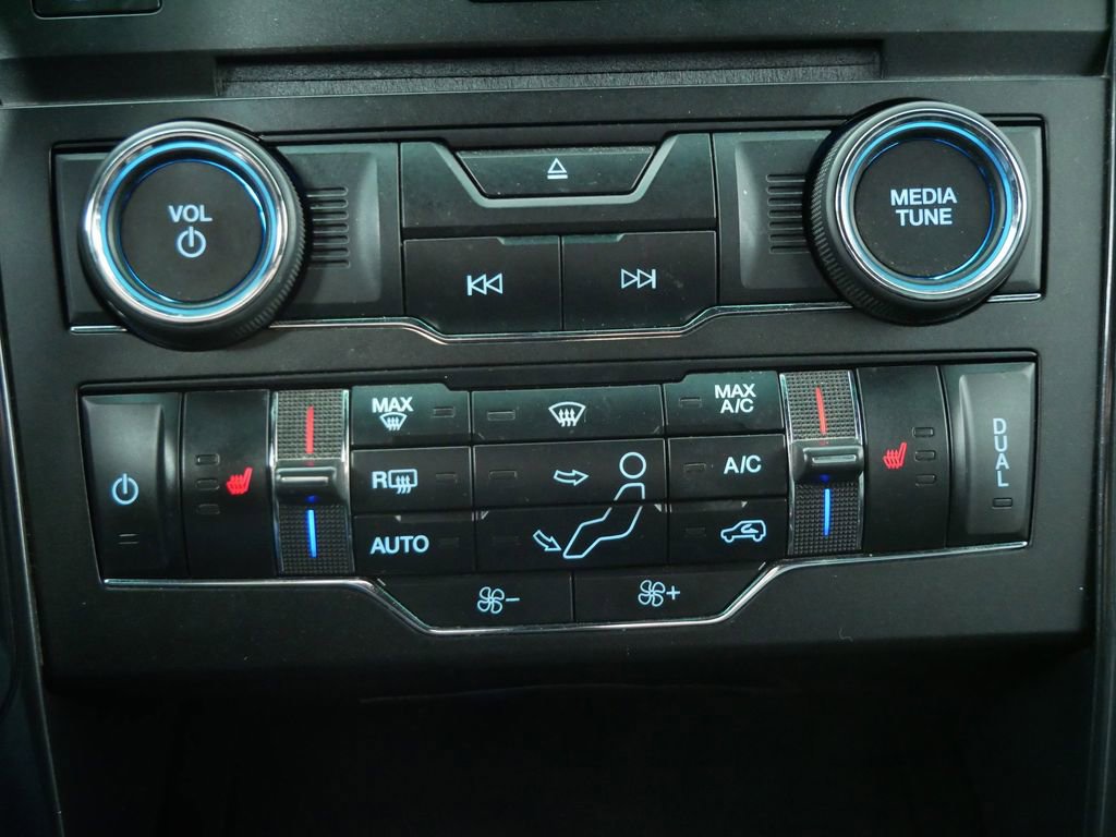 Used 2016 Ford Explorer XLT w/ Equipment Group 202A AWD/4WD image 29