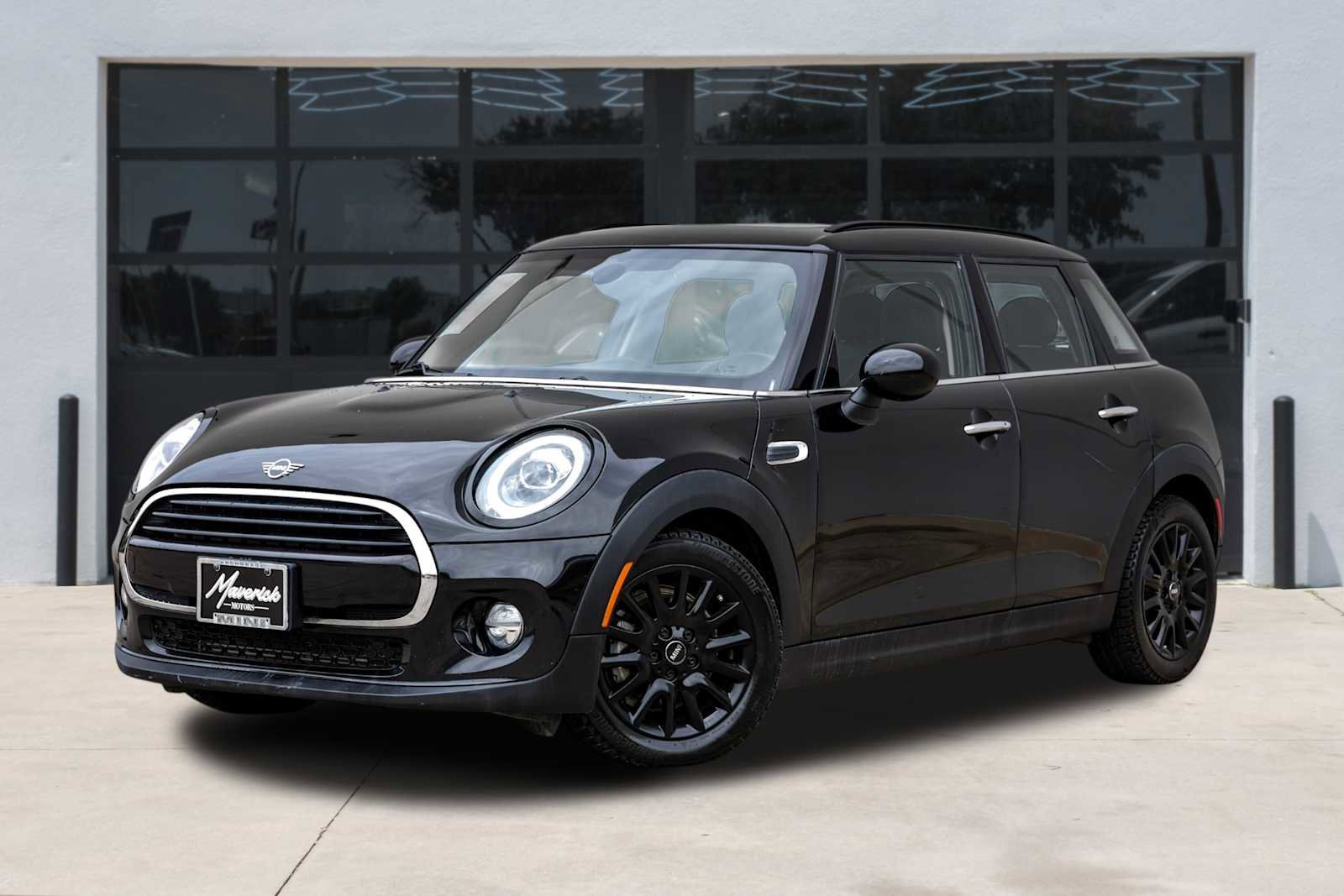 Used 2019 MINI Cooper 4-Door Hardtop image 1