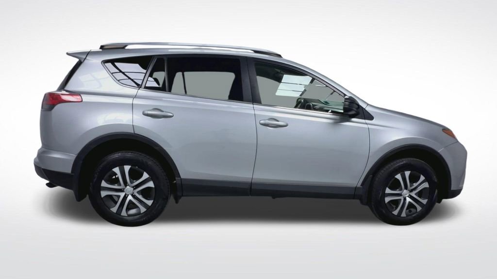 Used 2018 Toyota RAV4 LE w/ Carpet Mat Package image 9