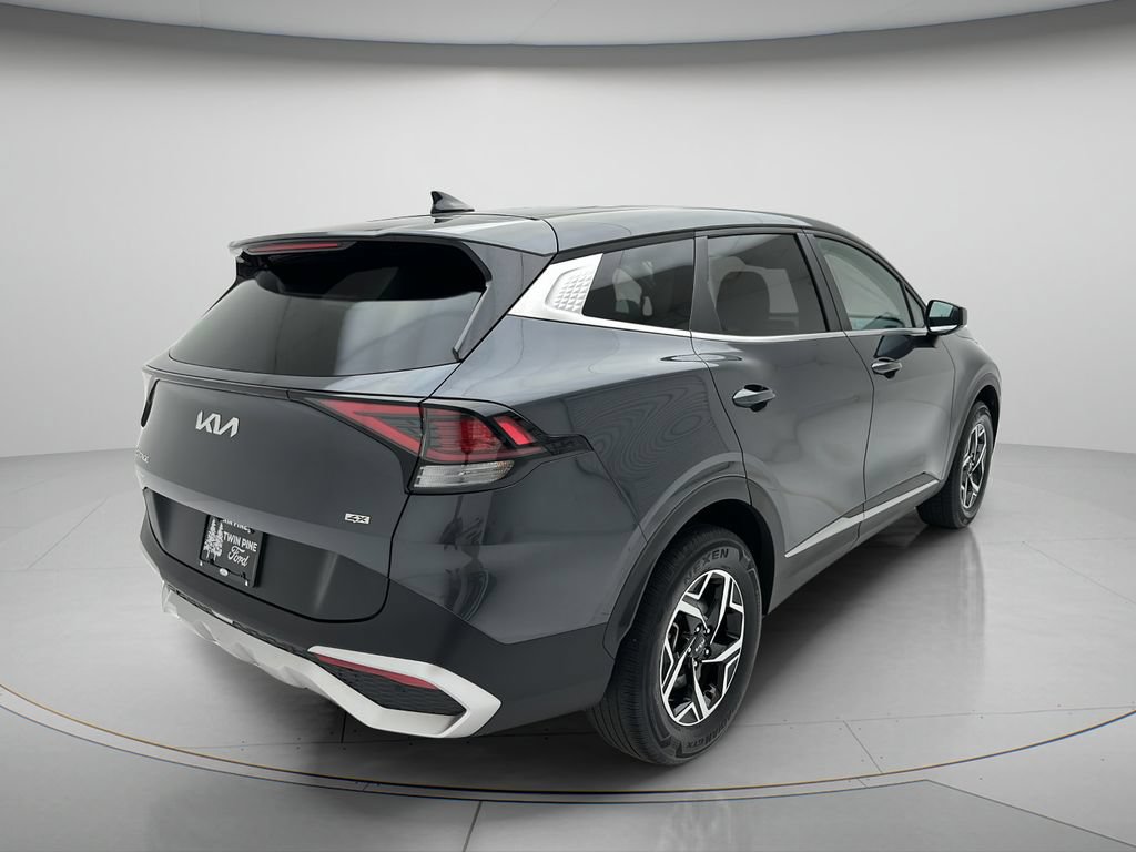 Used 2023 Kia Sportage LX AWD/4WD image 3