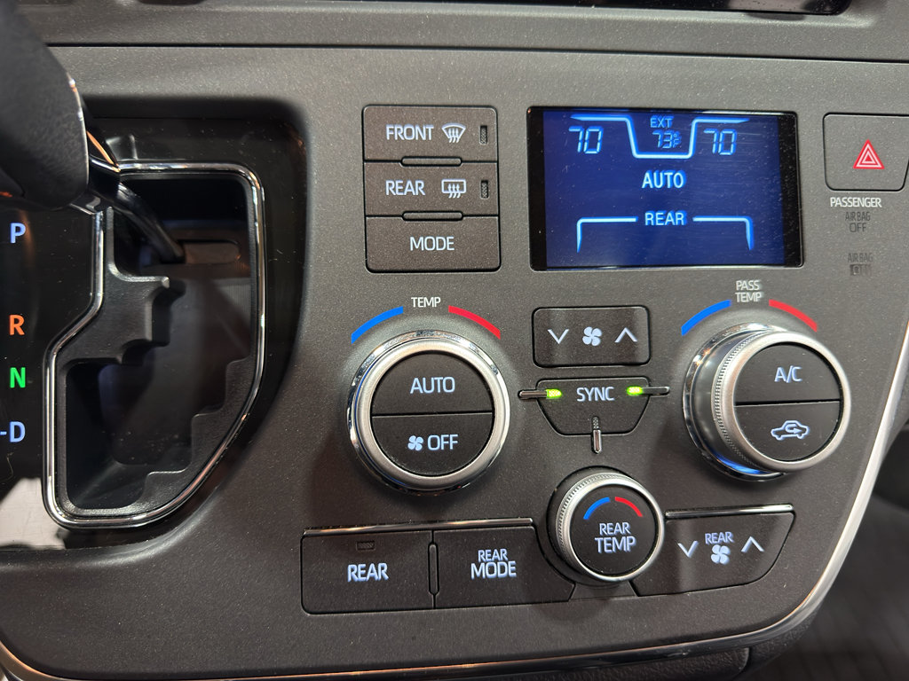 Used 2018 Toyota Sienna SE Premium FWD image 34