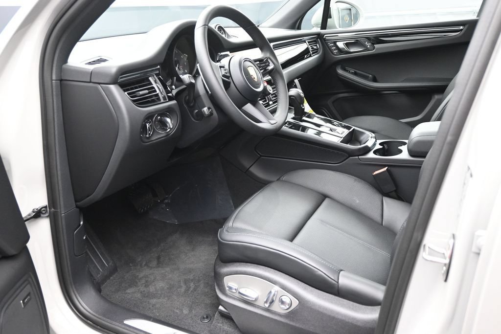 New 2026 Porsche Macan S AWD/4WD image 4