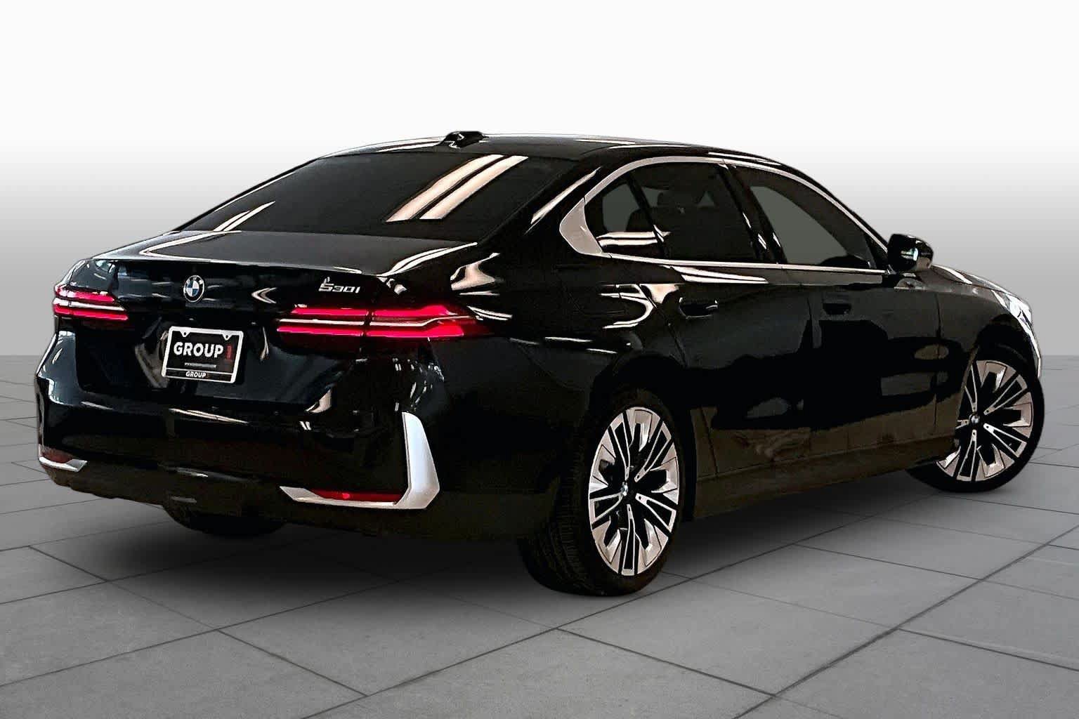 Used 2024 BMW 530i w/ Premium Package RWD image 11