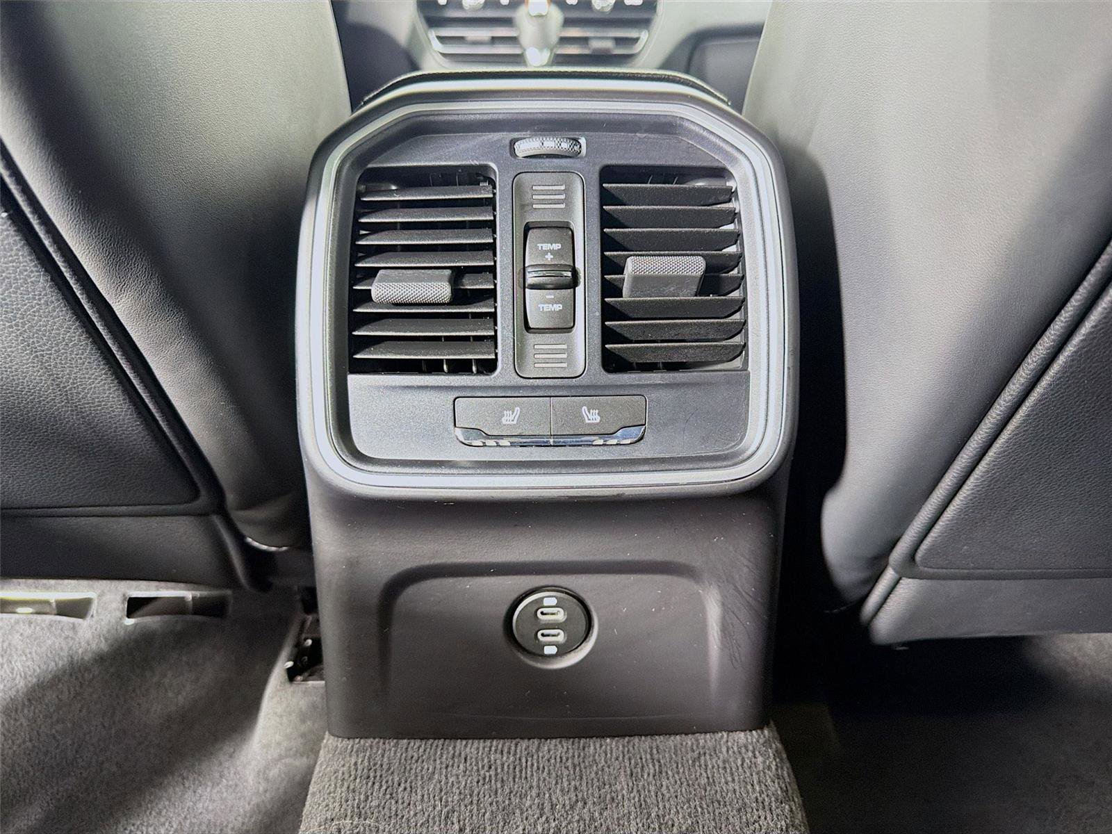 Certified 2023 Porsche Macan AWD/4WD image 21