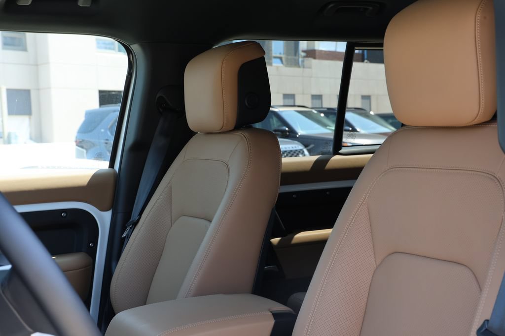 New 2026 Land Rover Defender 110 X-Dynamic SE AWD/4WD image 17