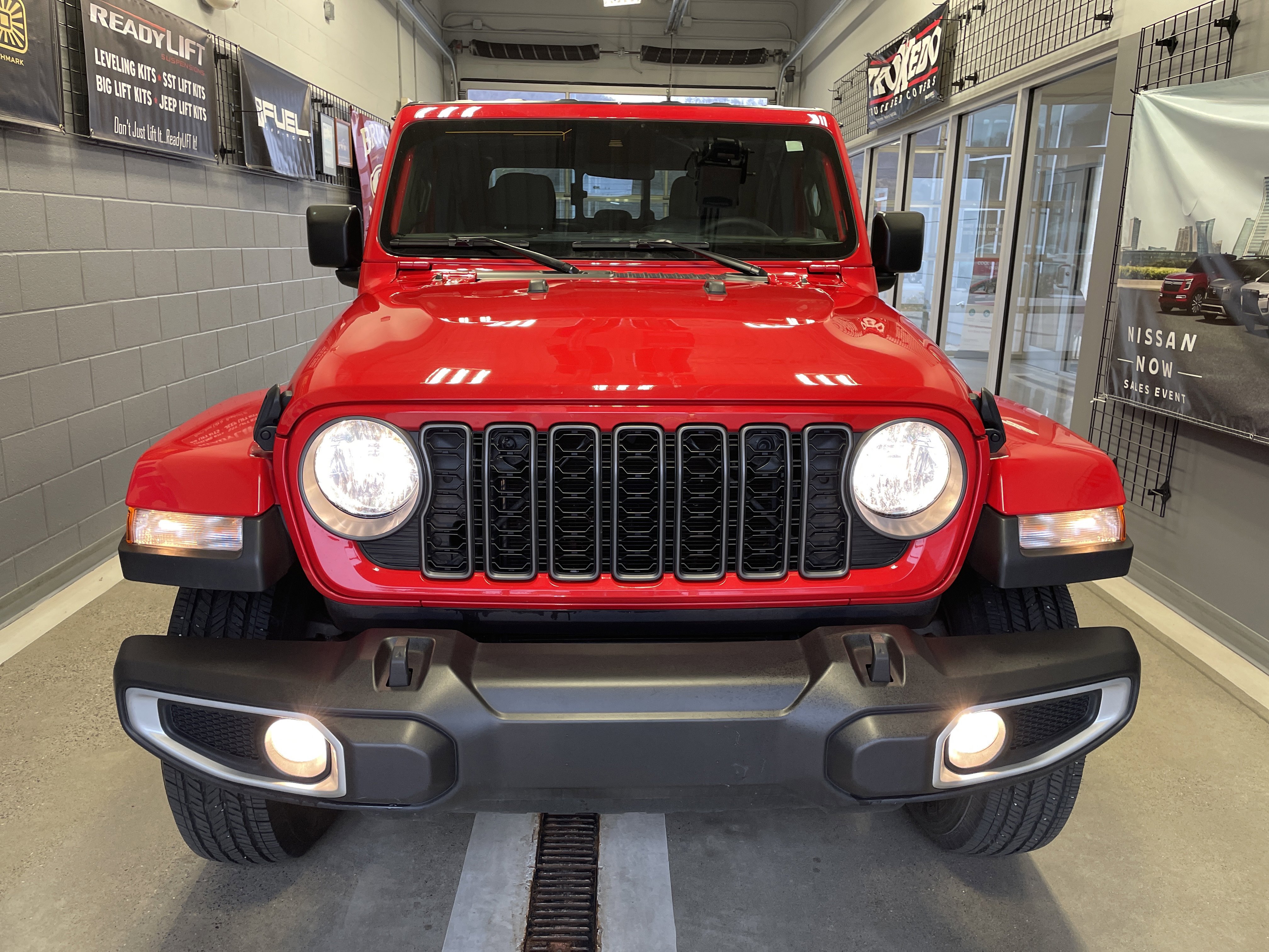 Used 2025 Jeep Gladiator Sport image 5