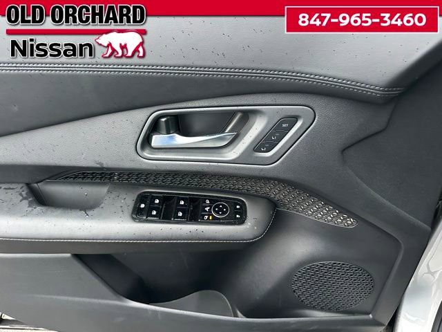 Used 2023 Nissan Ariya AWD image 11