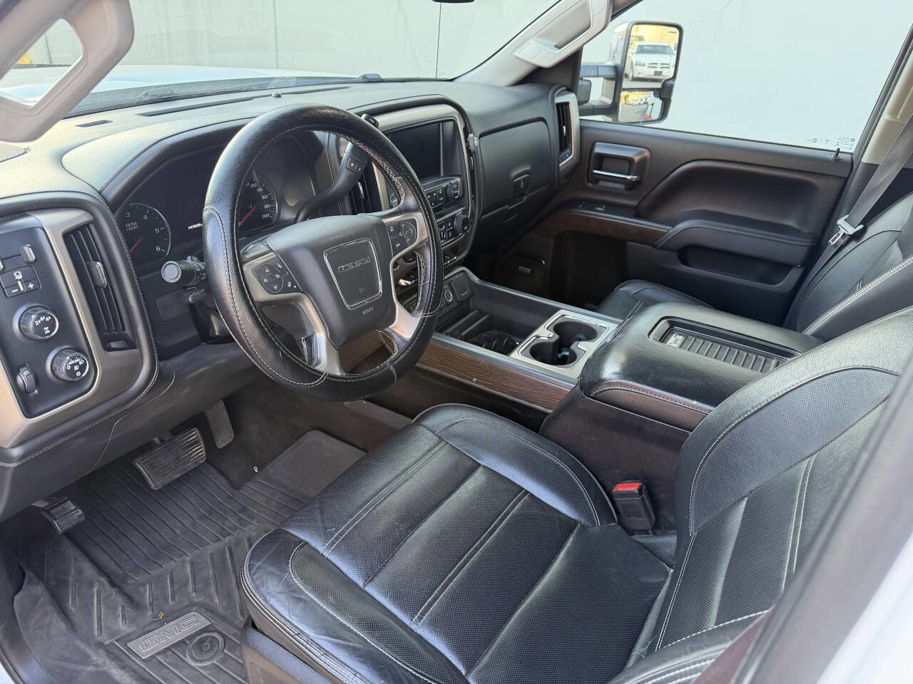 Used 2017 GMC Sierra 2500 Denali w/ Suspension Package, Off-Road AWD/4WD image 13