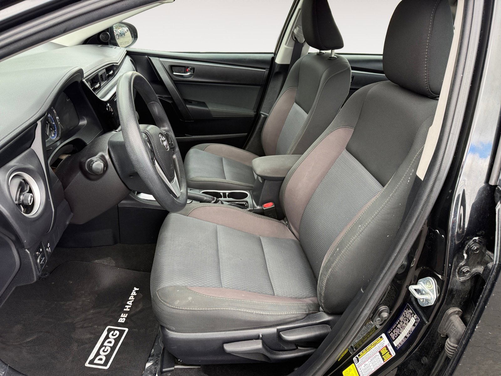 Used 2017 Toyota Corolla LE image 10