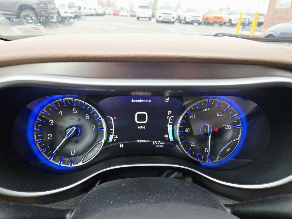 Used 2018 Chrysler Pacifica Limited image 23