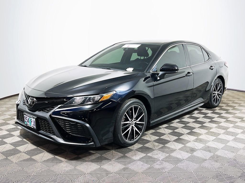 Certified 2021 Toyota Camry SE FWD image 4