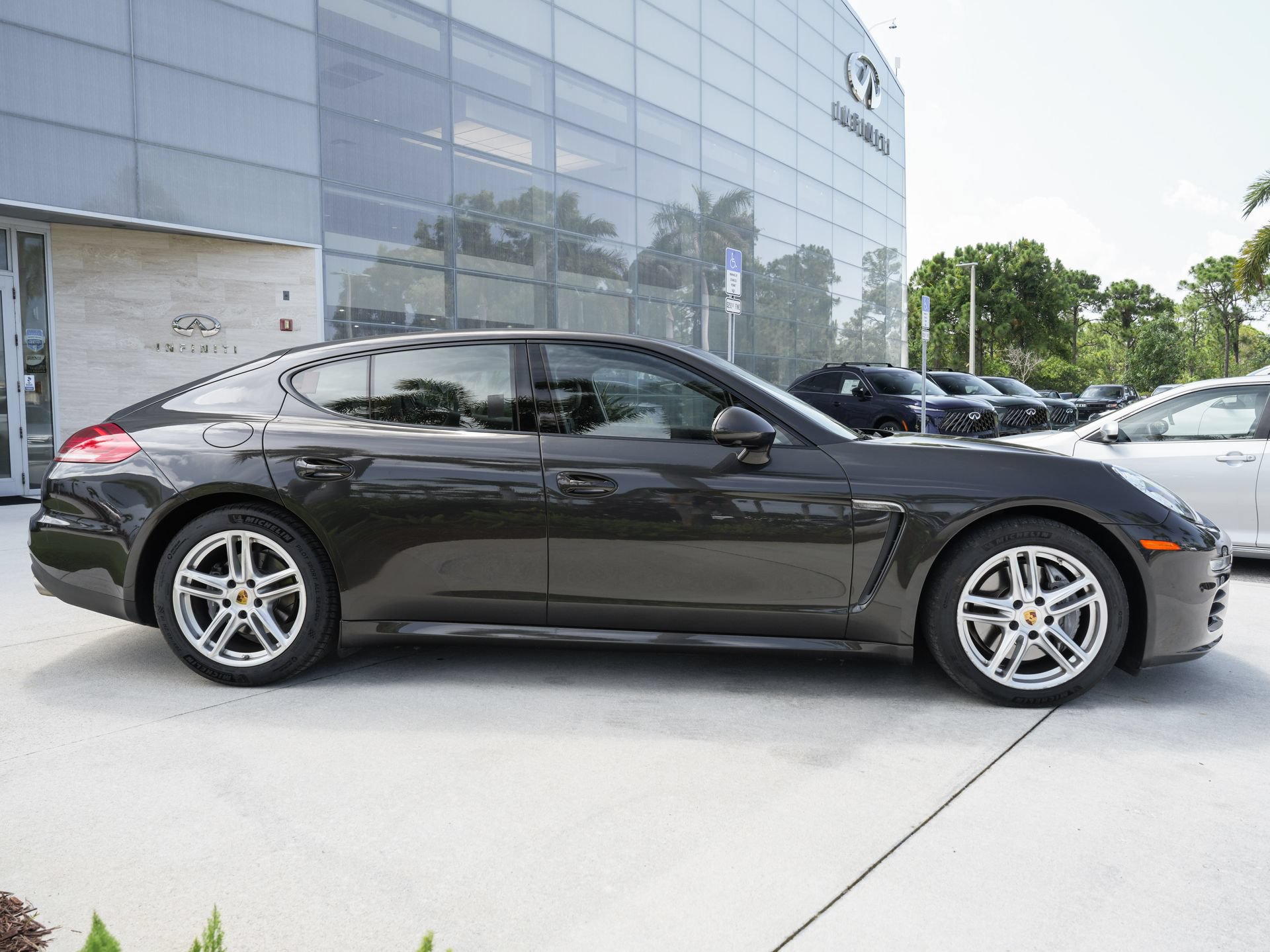 Used 2014 Porsche Panamera 4 AWD/4WD image 11