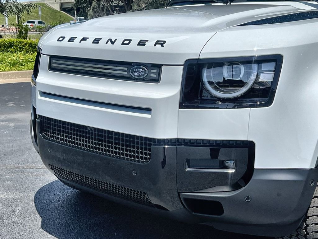 New 2026 Land Rover Defender 110 S AWD/4WD image 9
