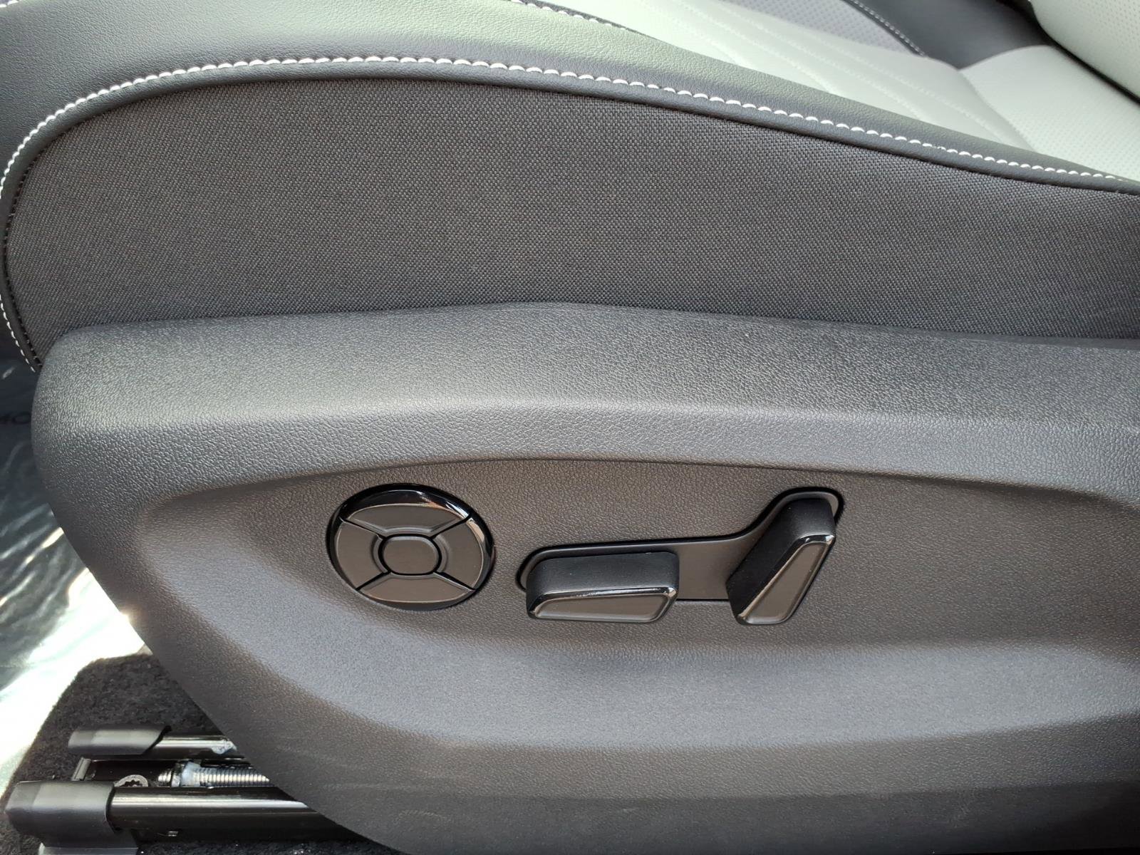 New 2026 Volkswagen Tiguan SE R-Line image 10