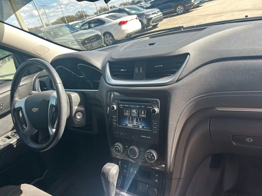 Used 2017 Chevrolet Traverse LT w/ Style and Technology Package image 33