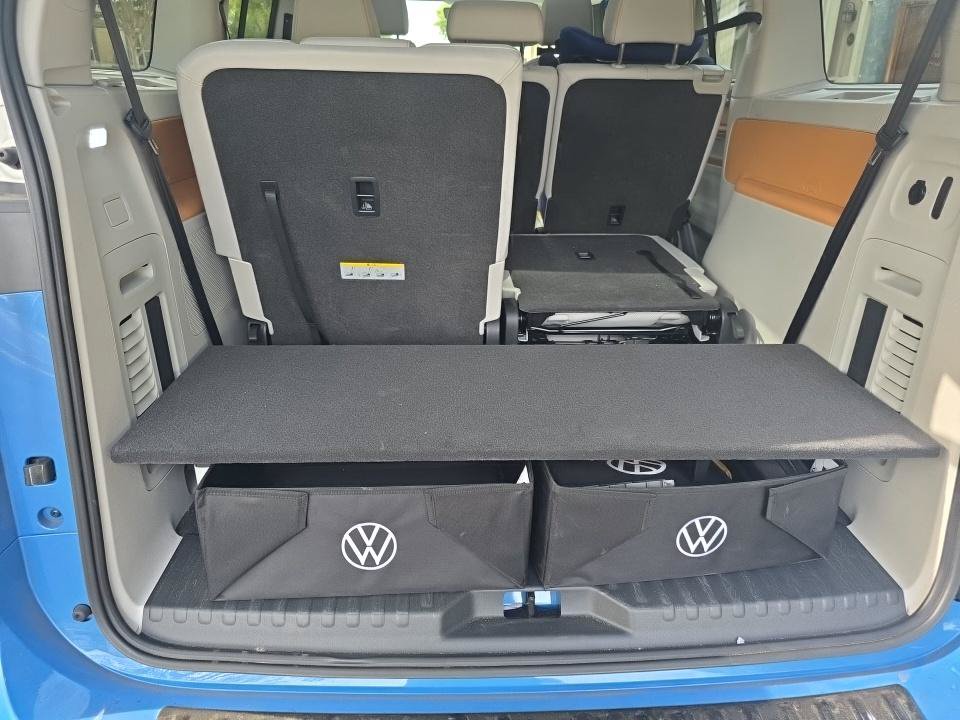 Used 2025 Volkswagen ID. Buzz 1st Edition RWD image 21