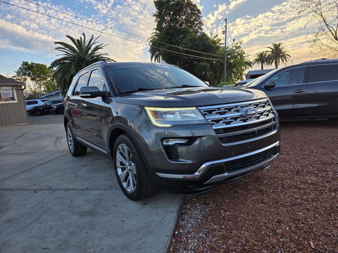Used 2018 Ford Explorer Limited image 1