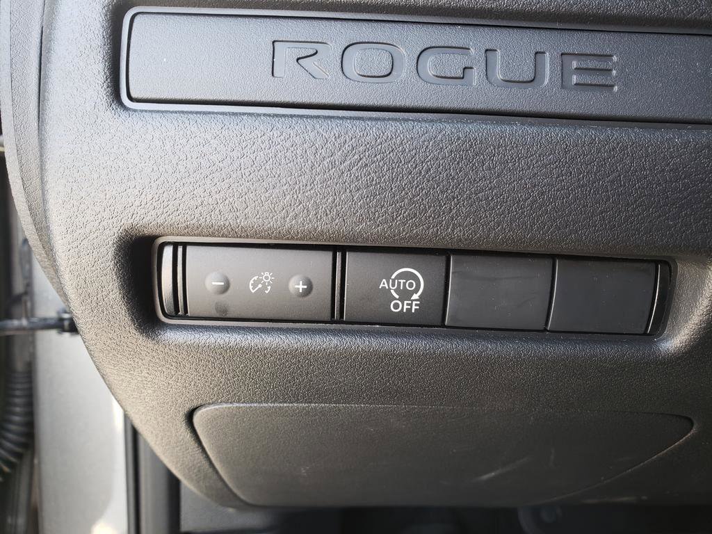 Used 2025 Nissan Rogue S image 28