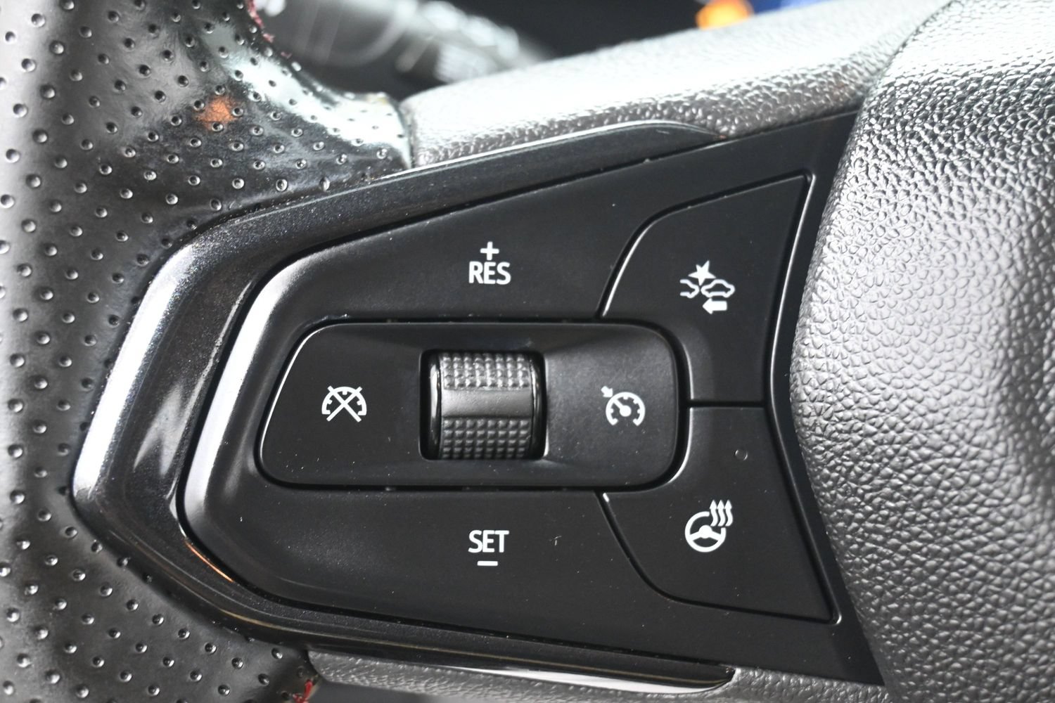Used 2024 Chevrolet TrailBlazer RS w/ Convenience Package AWD/4WD image 21