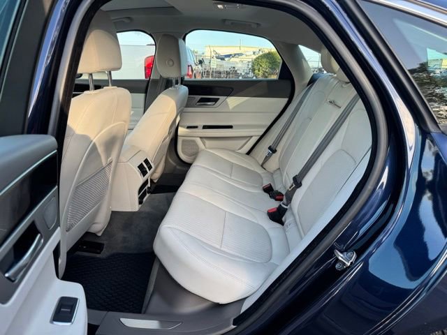 Used 2016 Jaguar XF Prestige image 14