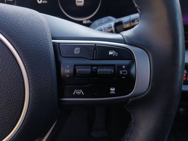 Used 2025 Kia Sportage SX image 17