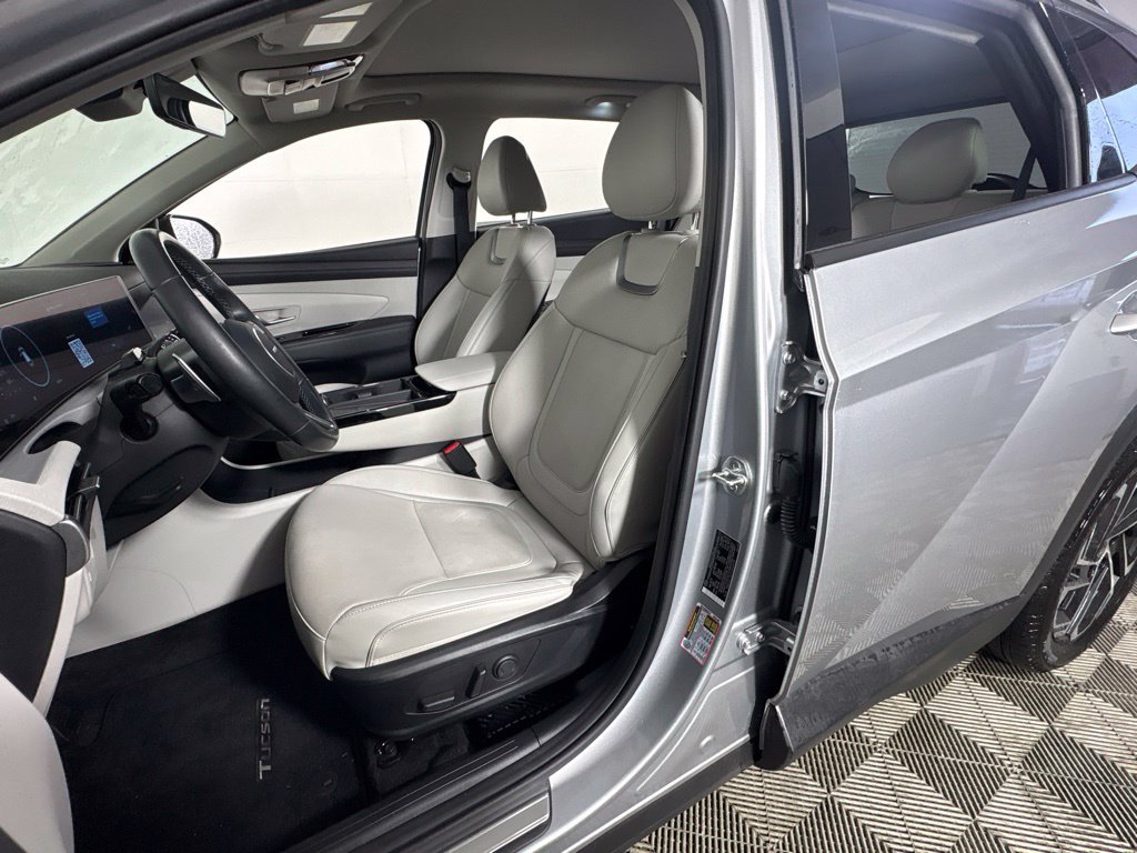 Used 2025 Hyundai Tucson Limited AWD/4WD image 9